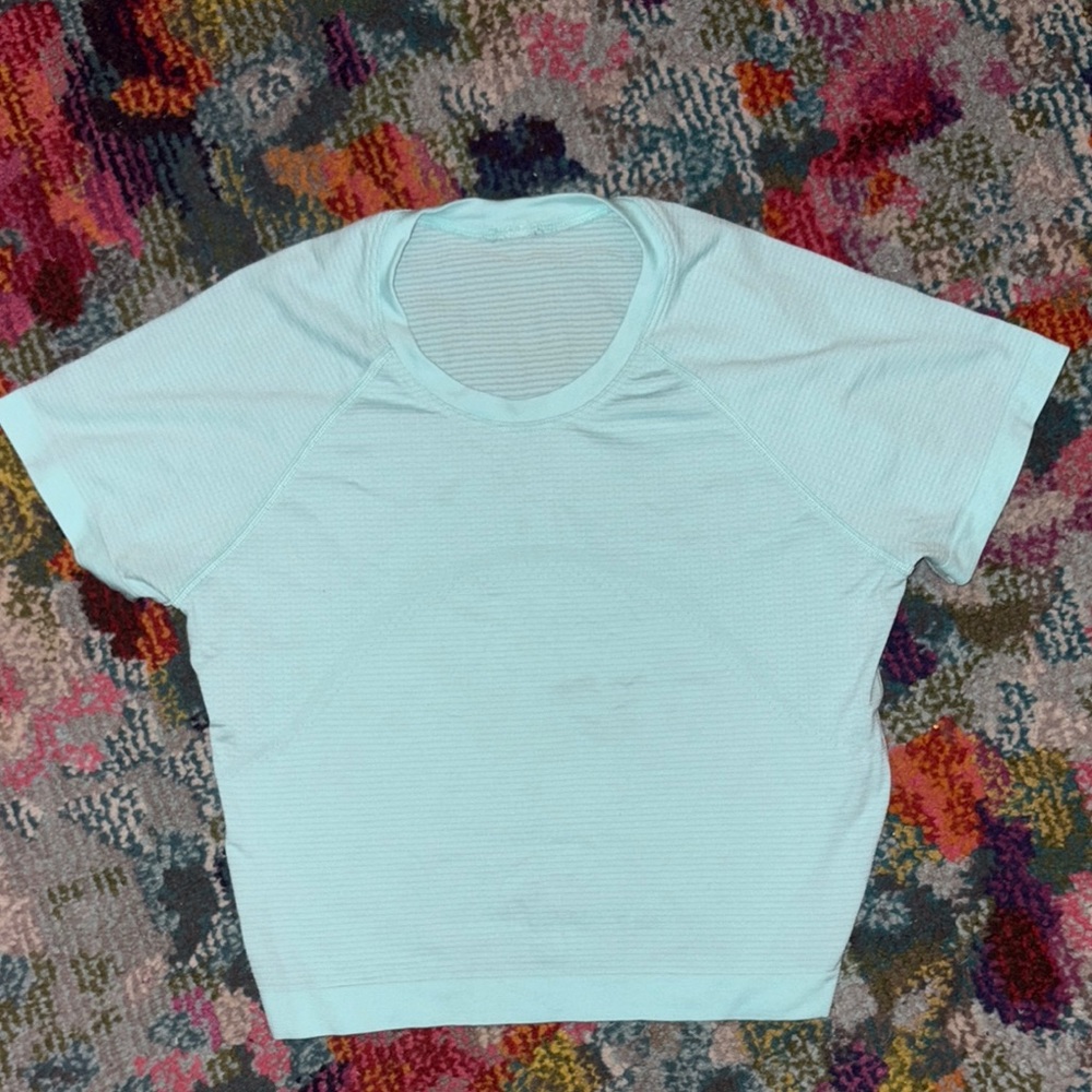 Swiftly cropped lulu shirt size 6